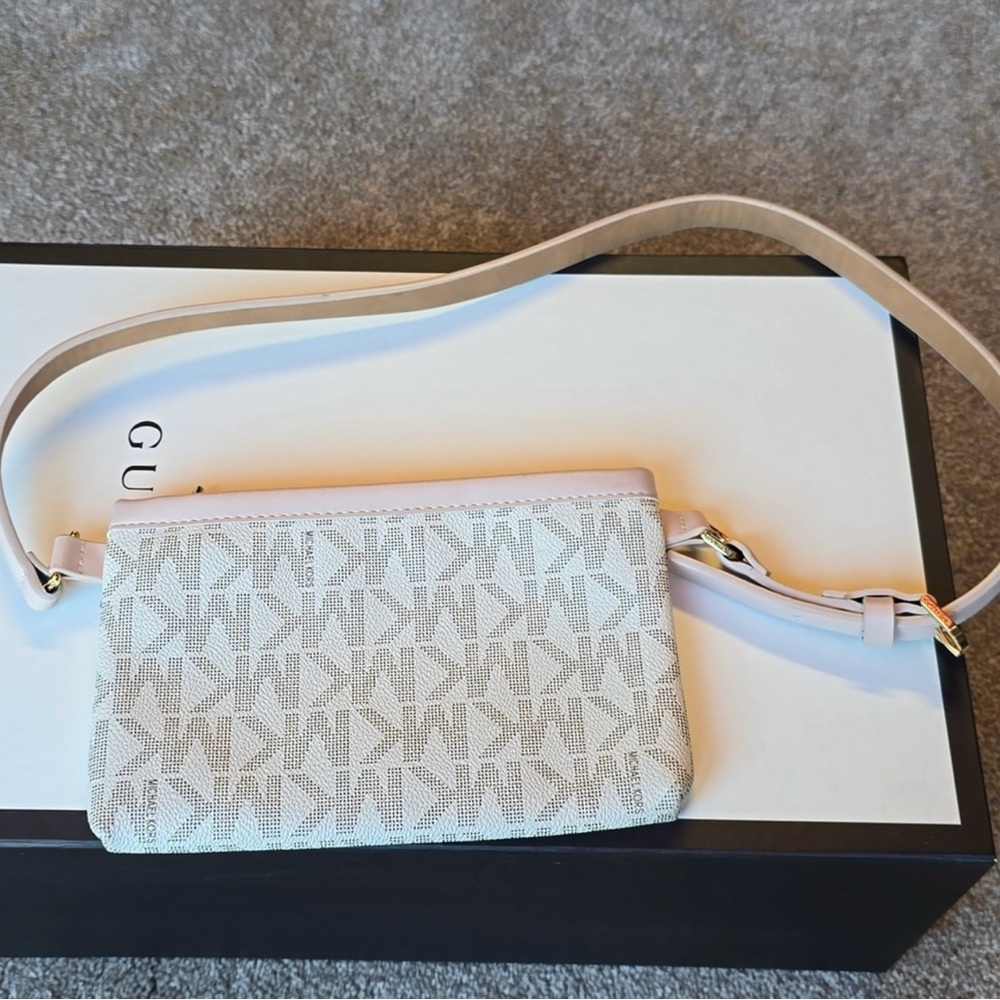 Michael Kors Belt bag like new - Picture 6 of 6